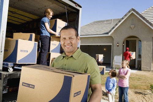 Packing and labeling supplies for a smooth Queenspark home move